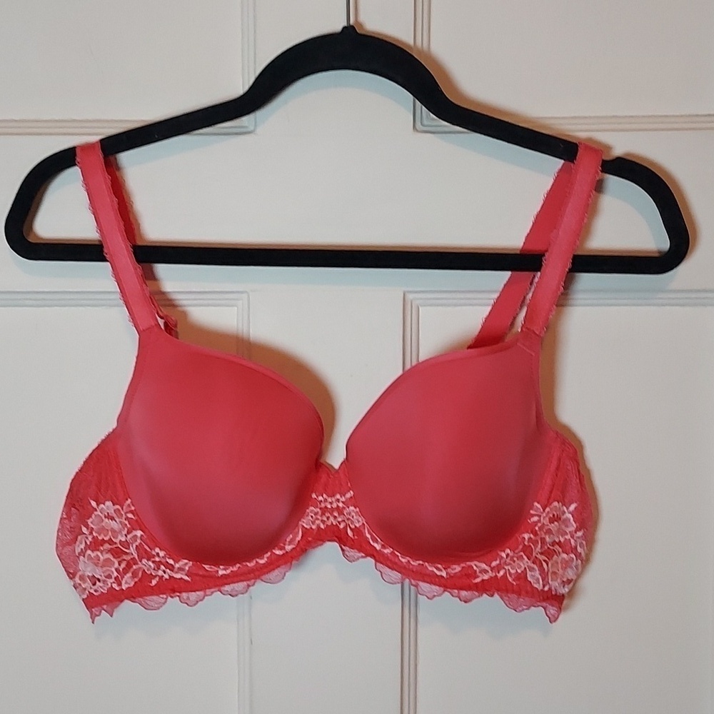 Wacoal Embrace Lace Contour Bra in Pink/Cream 38B